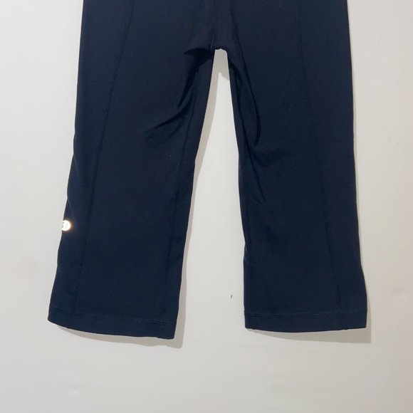 Lululemon Black Capri Yoga Pant - Size 2 - Picture 6 of 7